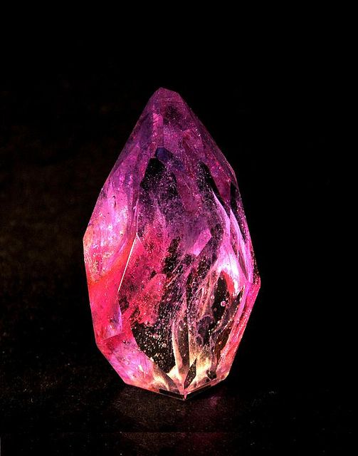 Guide to best crystals for manifesting with Tibetan‑consecrated focus and momentum