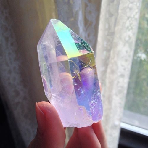 Crown Chakra Crystals Guide: Meaning, Benefits, Rituals, and Smart Buying