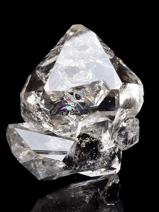 Guide to crystal specimens with Tibetan‑consecrated presence, focus, and daily calm