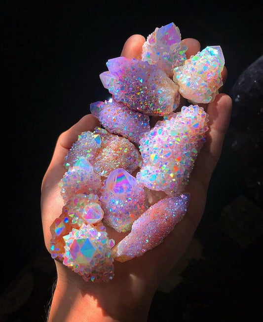 Guide to natural quartz stone with Tibetan‑consecrated clarity, grounding, and daily momentum