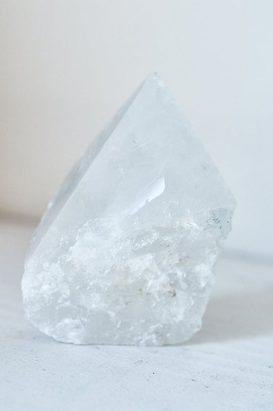 Guide to chakra crystal set selection with Tibetan‑consecrated focus