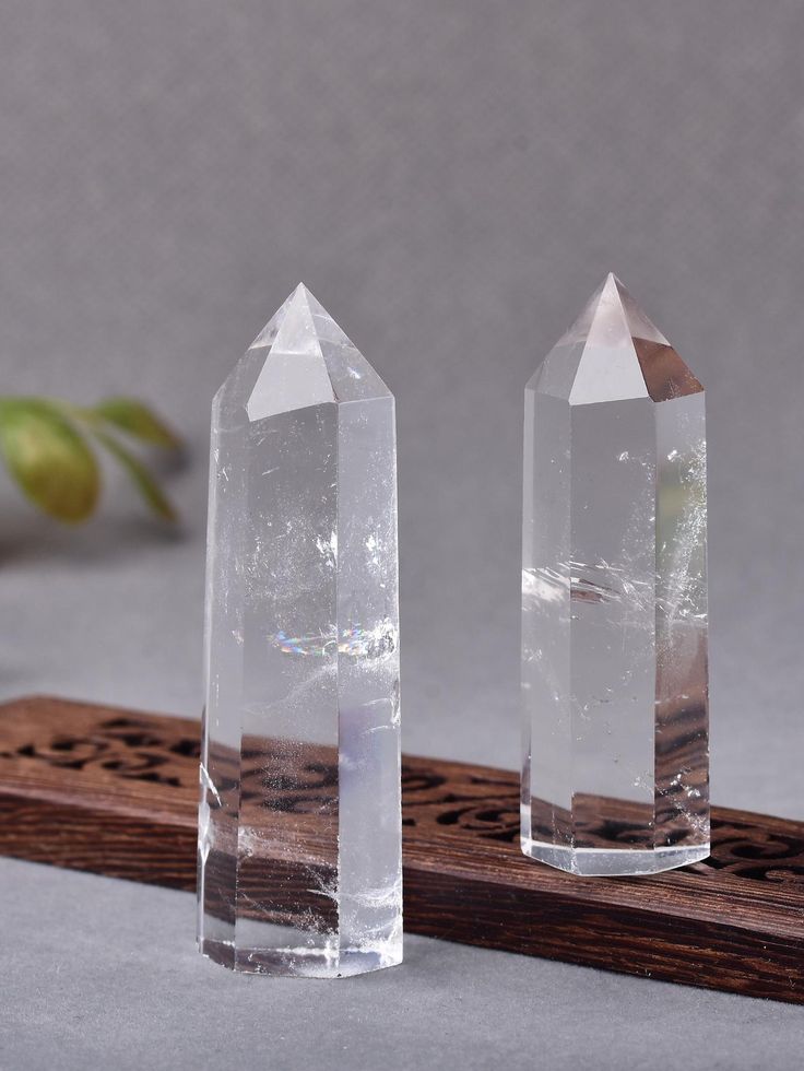 Guide to white translucent stone with Tibetan‑consecrated clarity, purity, and daily calm