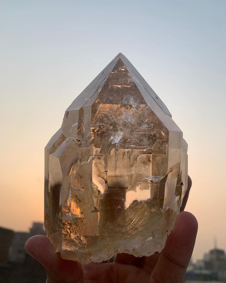 Guide to quartz jewelry with Tibetan‑consecrated clarity, calm, and daily rhythm
