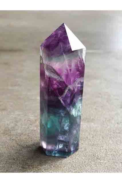 Guide to quartz crystal necklace choices with Tibetan‑consecrated clarity