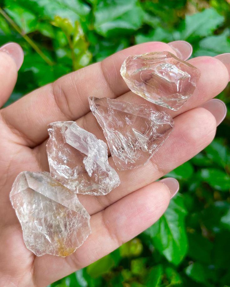 Guide to Crystal Healing Stones: Smart Buying, Daily Rituals, and Master‑Blessed Power