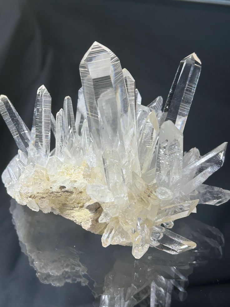 How to Use Crystals Daily: Intentions, Rituals, and Simple Crystal Grids