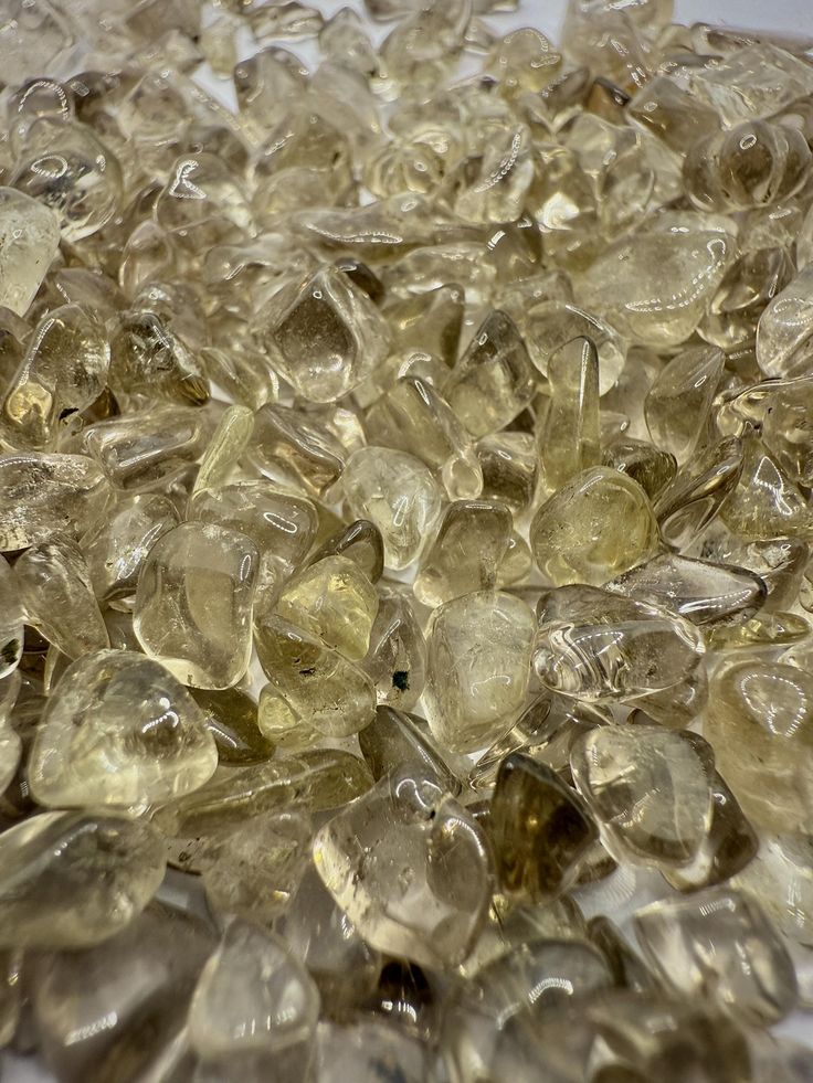 Guide to White Crystal Meaning for Clarity: Symbolism, Daily Uses, and Master‑Blessed Power