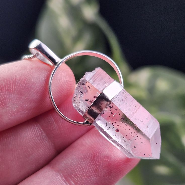 Guide to Healing Crystal Stores Near Me: Smart Buying, Rituals, Consecrated Power