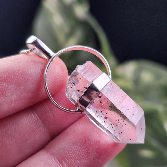 Guide to Healing Crystal Stores Near Me: Smart Buying, Rituals, Consecrated Power