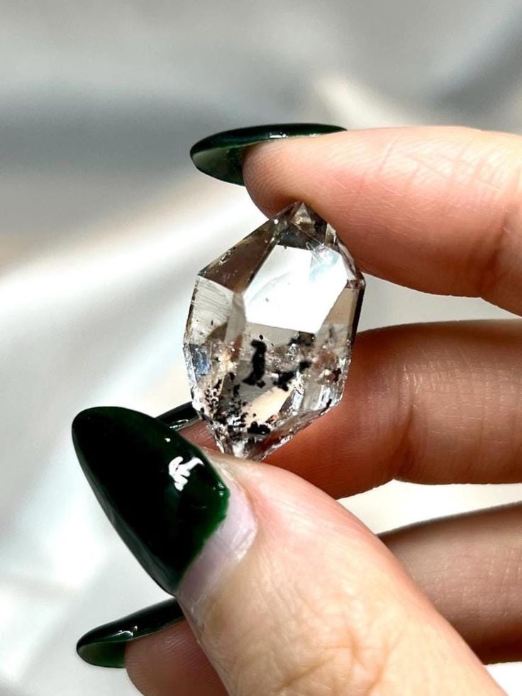 Guide to Kinds of Quartz: A Practical Mystic’s Guide for Modern Buyers