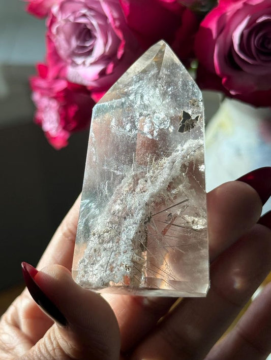 Crystal necklace protection: names, meanings, and everyday rituals for steady boundaries