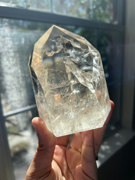Raw Quartz Crystal Buying Guide: Principles, Pitfalls, Rituals, and Real-World Use