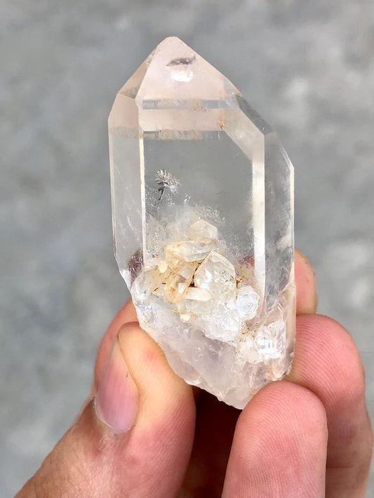 White Crystal Stone Encyclopedia and Buyer’s Guide: Clarity, Care, and Custom Blessings
