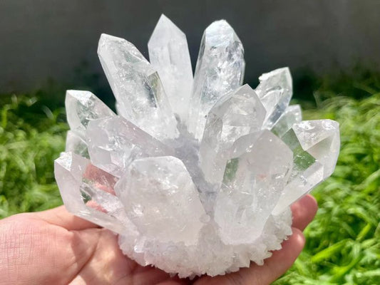 Guide to crystals for physical healing with Tibetan‑consecrated support
