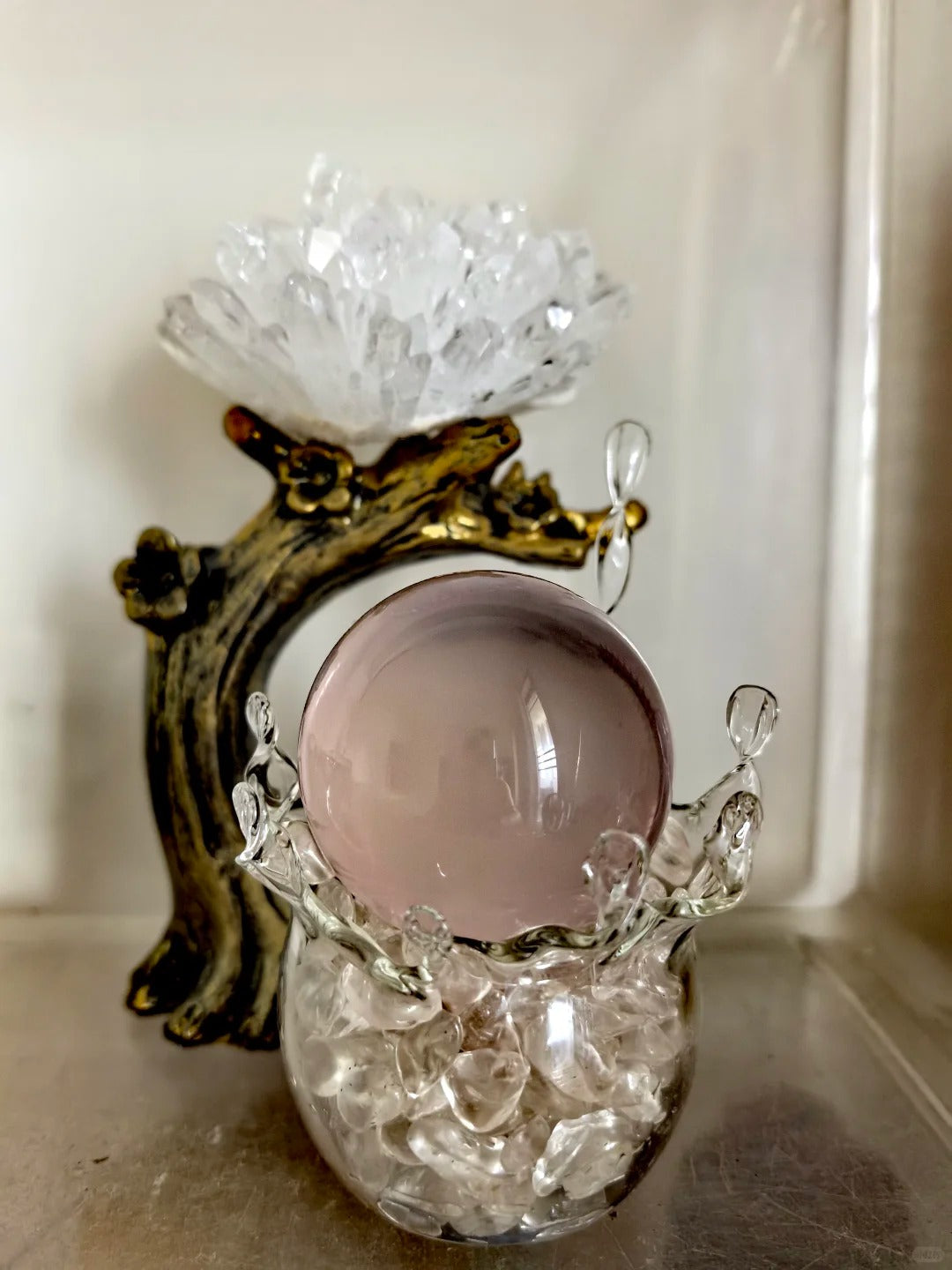 Guide to crystals good for love: plain‑English meanings, beginner kits, 3‑minute rituals, bedroom and desk placements, wearables, care, buyer cues, FAQs, and master‑consecrated pieces add calm and follow‑through