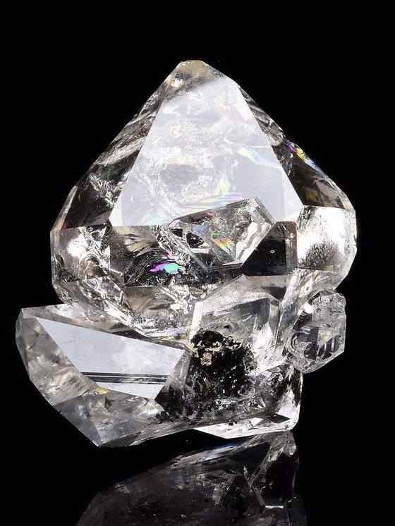 Guide to crystal specimens with Tibetan‑consecrated presence, focus, and daily calm