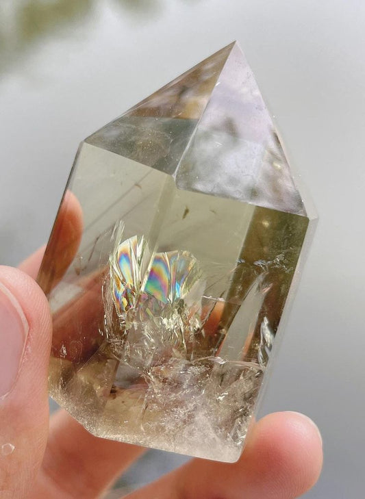 Guide to Clear Quartz Spiritual Meaning: Amplify Intention with Consecrated Clarity