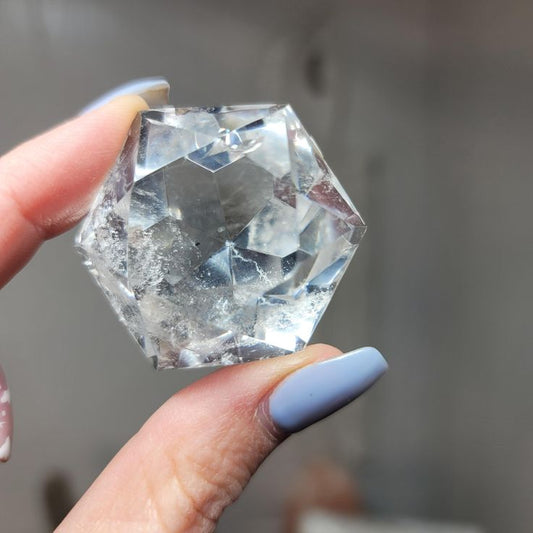 Guide to Clear Quartz Healing: Rituals, Results, Consecrated Clarity