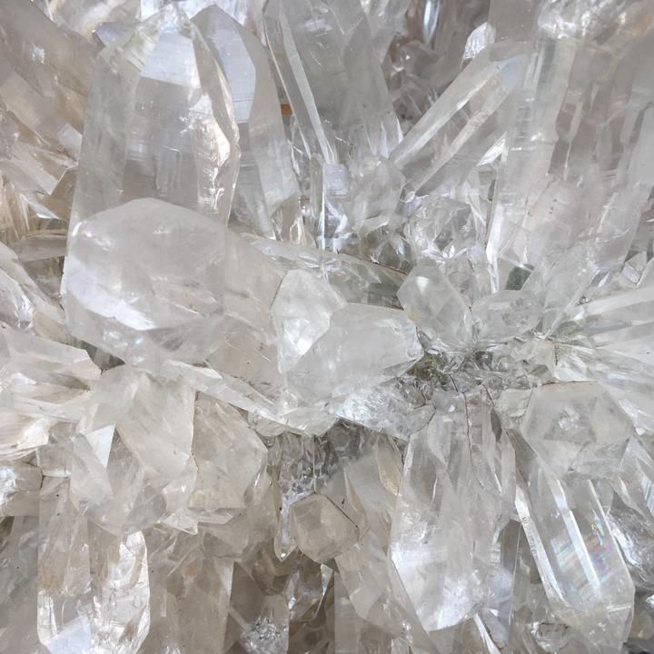 Guide to Healing Crystal Necklace: Choosing Sacred Pieces That Work