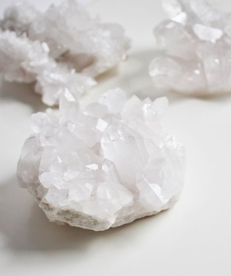 Guide to crystal quartz cluster selection with Tibetan‑consecrated clarity
