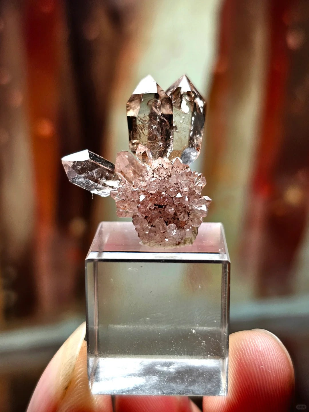 Guide to how many types of crystals are there: the seven crystal systems and common habits, tiny daily rituals, room placements, care and safety, and why Tibetan master‑consecrated pieces feel quietly supportive in everyday life