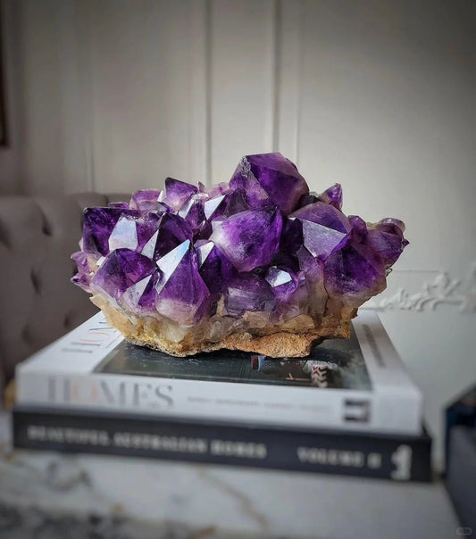 Guide to amethyst meaning: a clear, human‑friendly exploration of calm and clarity—what Tibetan consecration adds, how to choose your piece, and simple routines that help you feel results