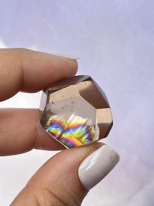 Guide to Healing Power of Clear Quartz: Daily Rituals, Consecrated Clarity