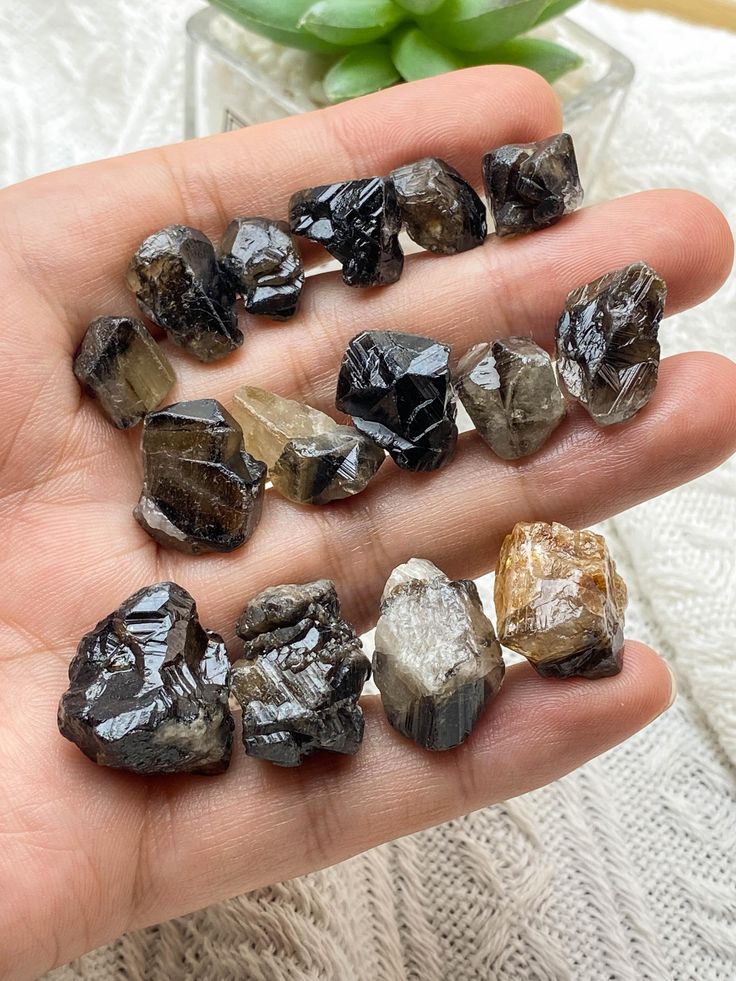 Guide to Uses for the Mineral Quartz: From Tech to Ritual, and Master‑Blessed Power
