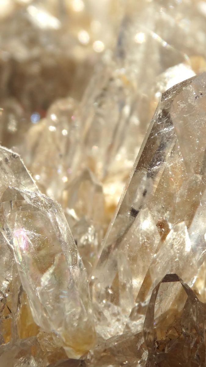 Guide to White Crystals Names: Meanings, Uses, and Sacred Consecration