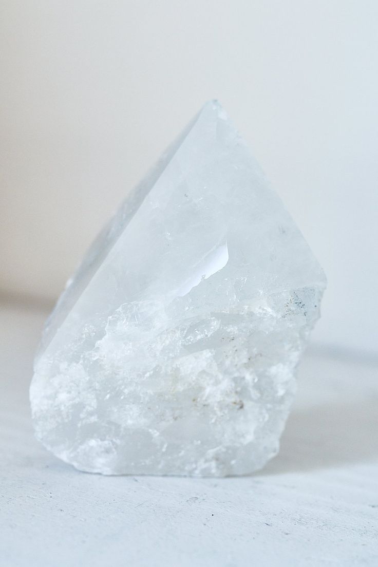 Guide to chakra crystal set selection with Tibetan‑consecrated focus