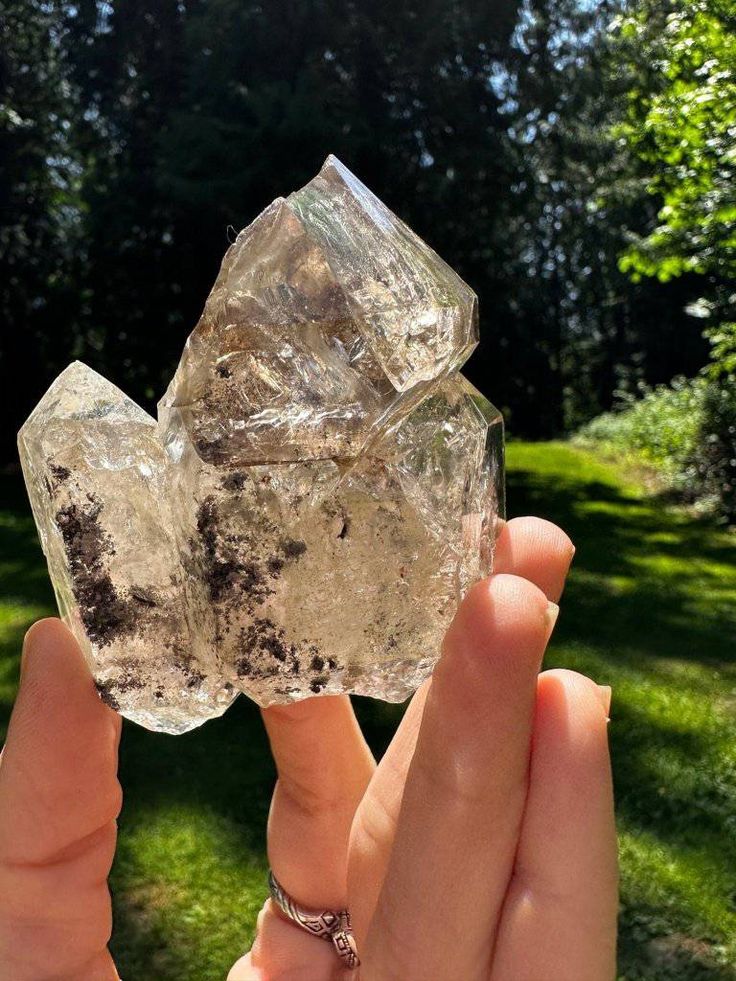 Guide to A Clear Quartz: Everyday Clarity, Master Blessings, Real-World Rituals
