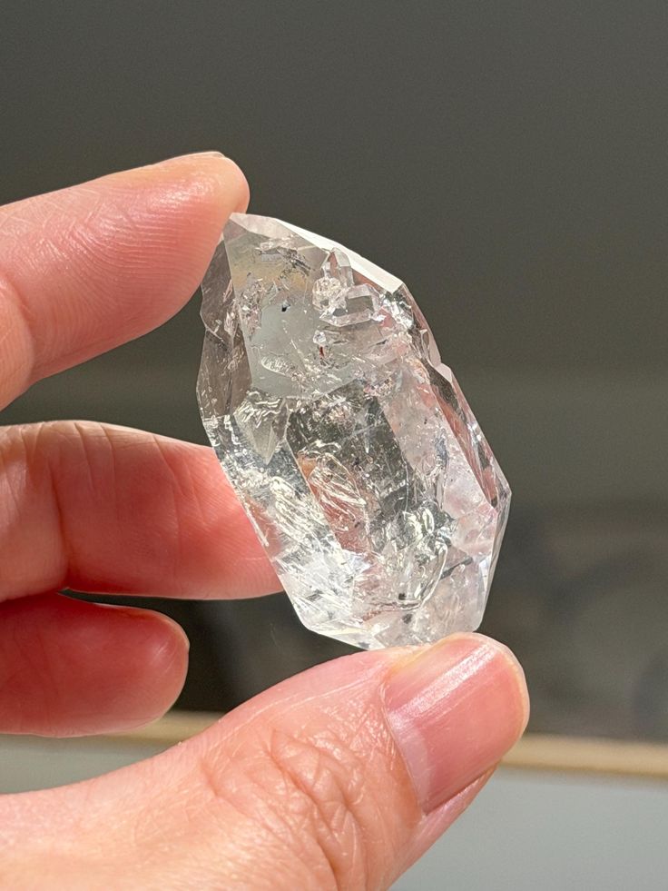 Guide to What Crystals Should I Wear: Daily Picks, Tibetan Blessings, Real Results