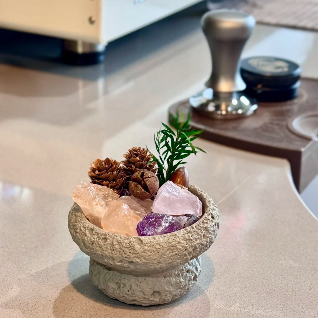Guide to properties of quartz crystals: science and symbolism, varieties, practical energy uses, cleansing and charging, placements, buyer’s checklist, FAQs, and why Tibetan master‑consecrated pieces feel calm and decisive
