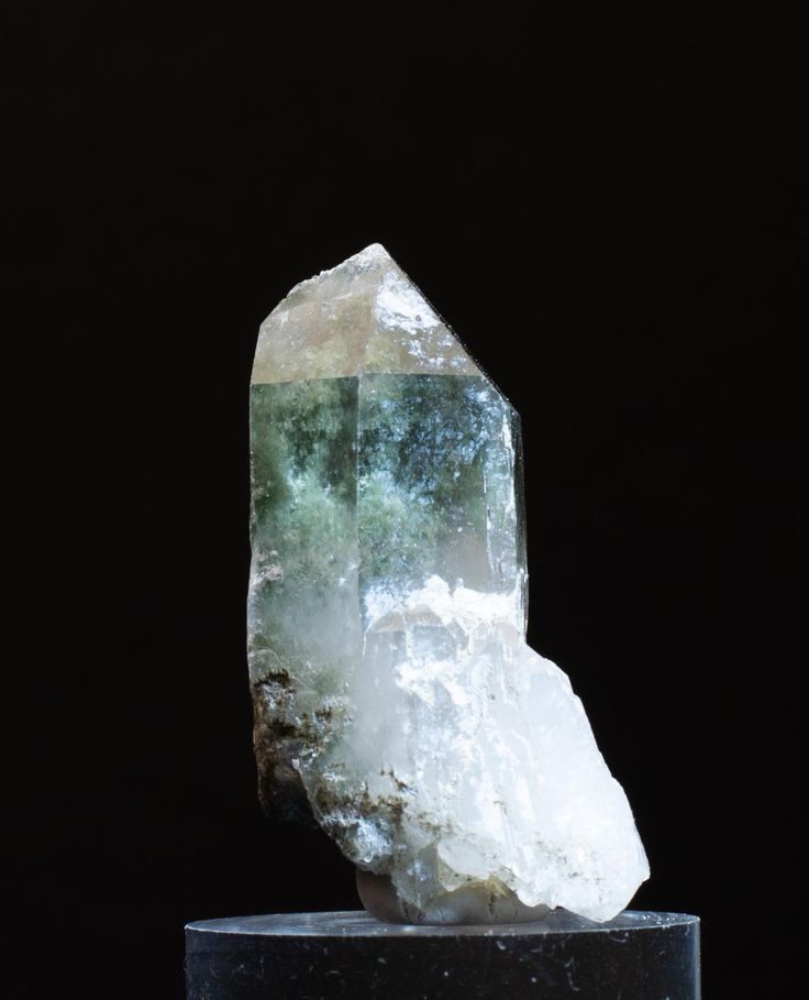 Guide to Golden Healer Quartz: Warm Clarity and Master-Blessed Power