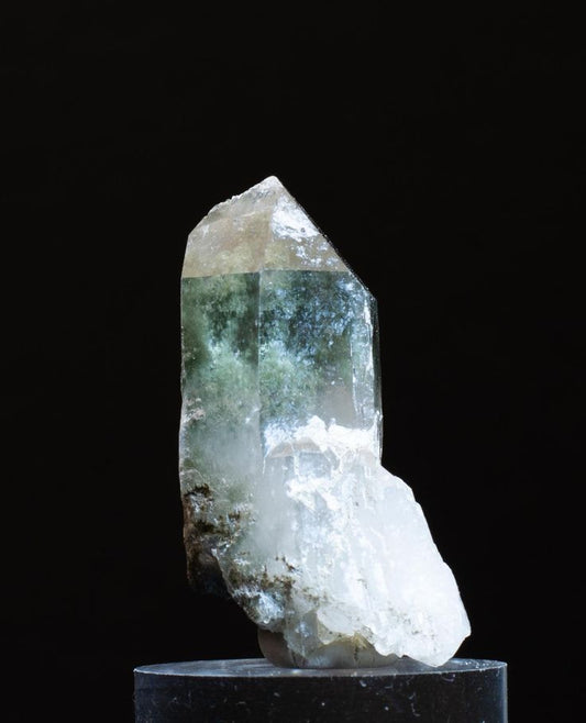 Guide to Golden Healer Quartz: Warm Clarity and Master-Blessed Power