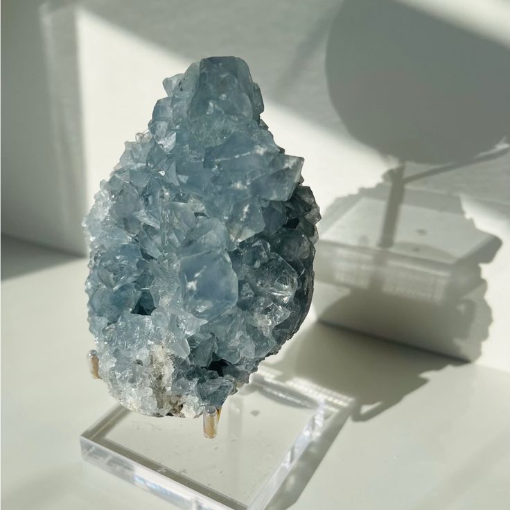 Guide to Pendulum Crystal Practice: Methods, Meanings, and Empowered Picks