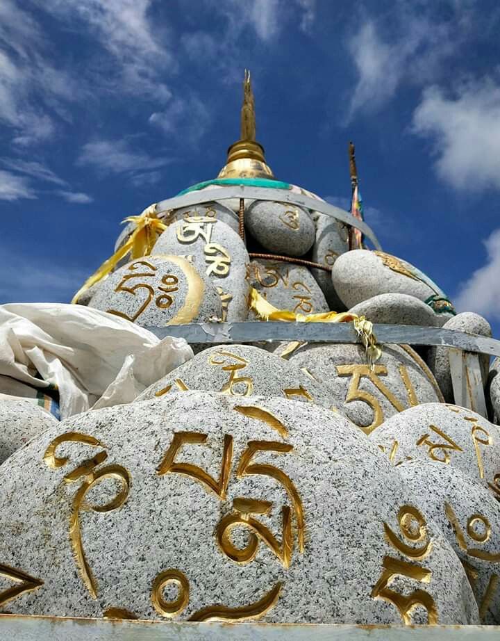 Guide to Most Powerful Healing Stones: Master Blessings, Real Rituals, Everyday Calm