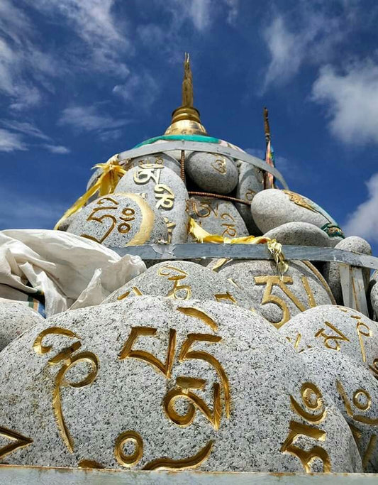 Guide to Most Powerful Healing Stones: Master Blessings, Real Rituals, Everyday Calm