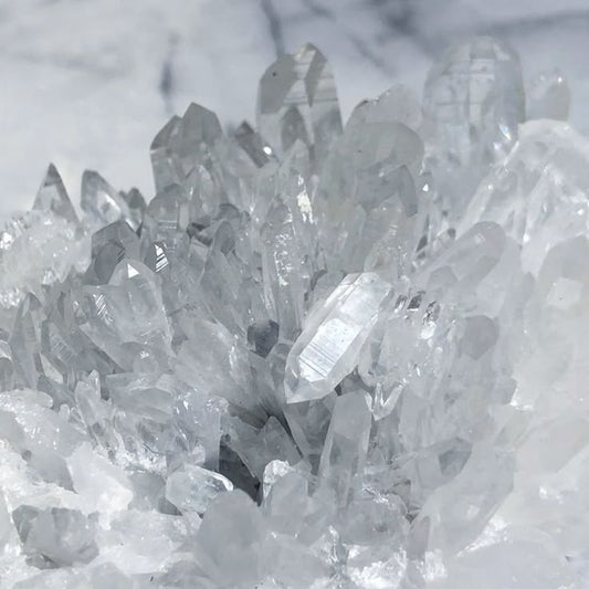 Guide to clear quartz jewelry with Tibetan‑consecrated everyday clarity