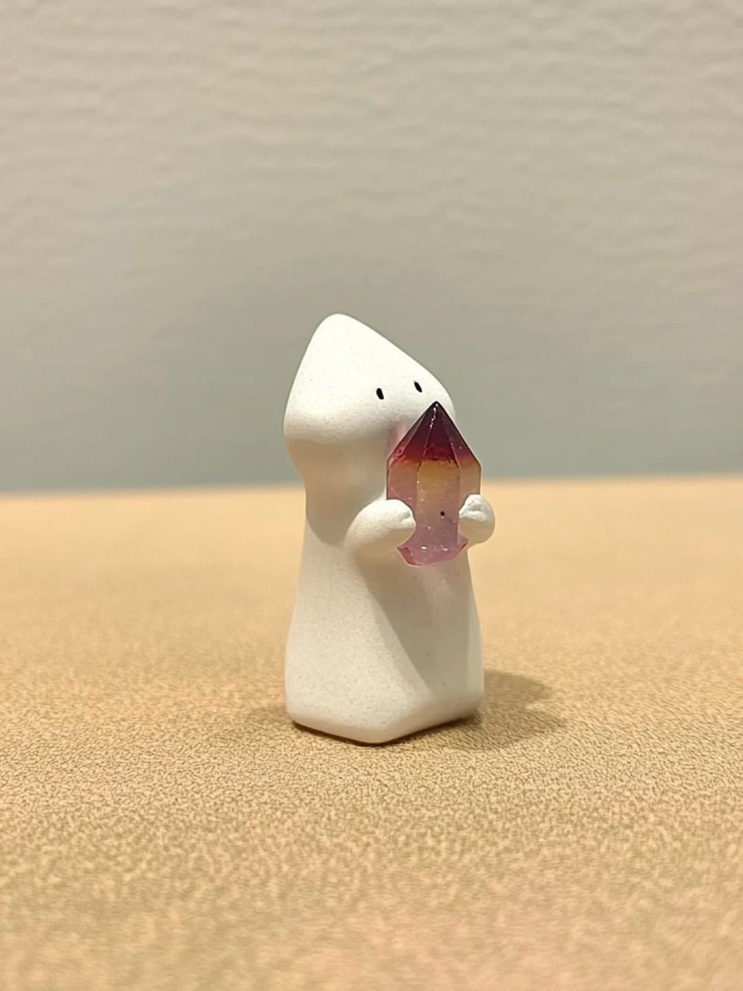 Guide to crystals that attract love: practical meanings, two‑stone pairings, 1‑minute rituals, placements, wearables, care, buyer cues, FAQs, and how Tibetan master‑consecrated blessings create a quietly confident field for modern relationships