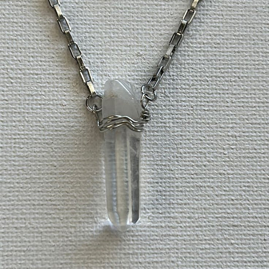 Guide to Quartz Stones: Daily Rituals, Smart Pairings, and Lineage Blessings